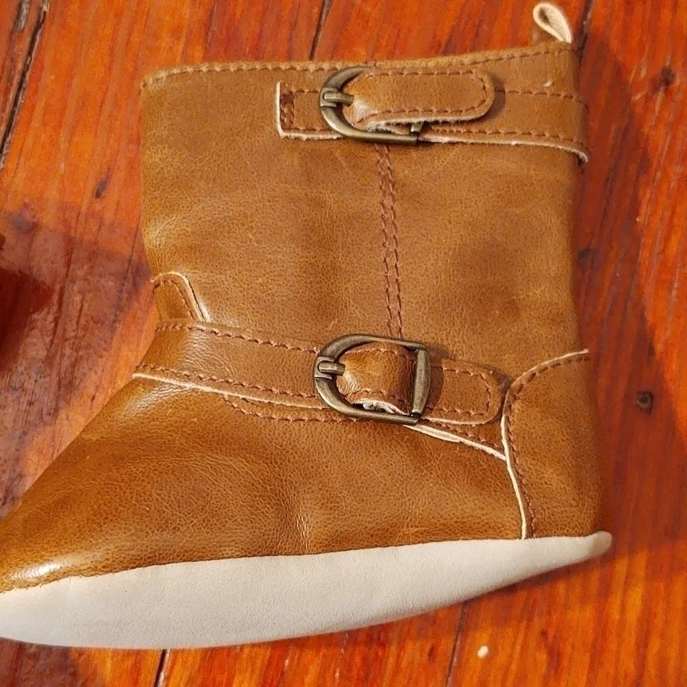 Old Navy Tall Tan Boots Sz 6-12 Months